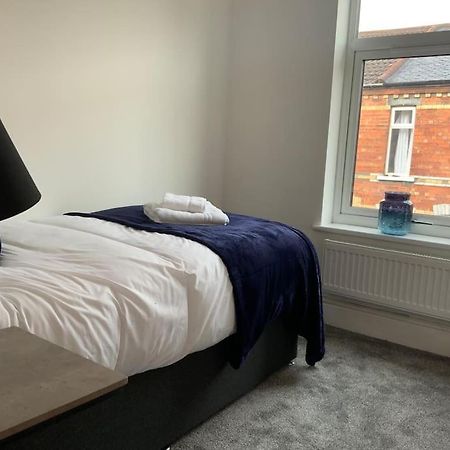 Centrally Located To The City Of Lincoln Exteriör bild