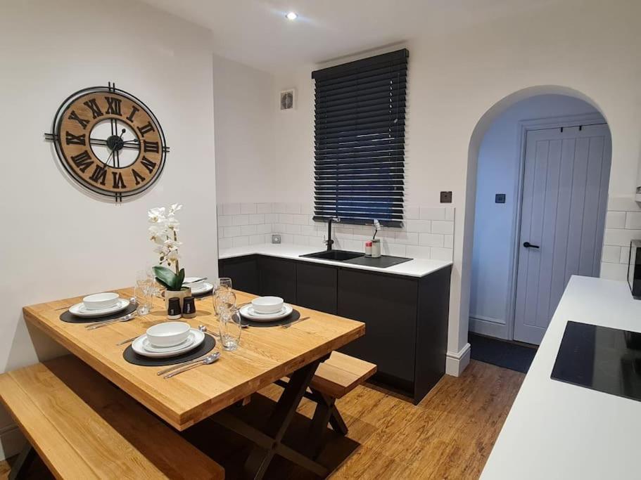Centrally Located To The City Of Lincoln Exteriör bild
