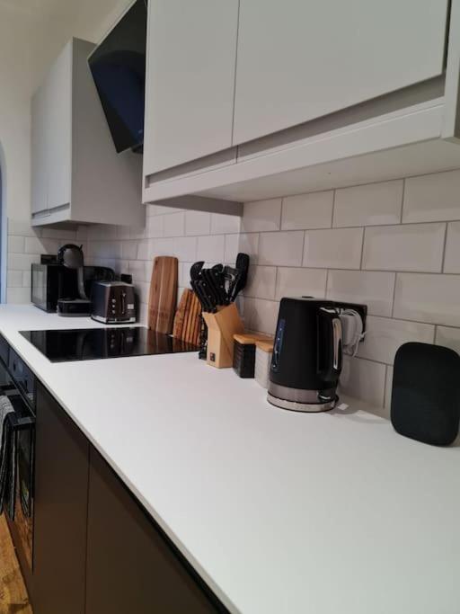 Centrally Located To The City Of Lincoln Exteriör bild