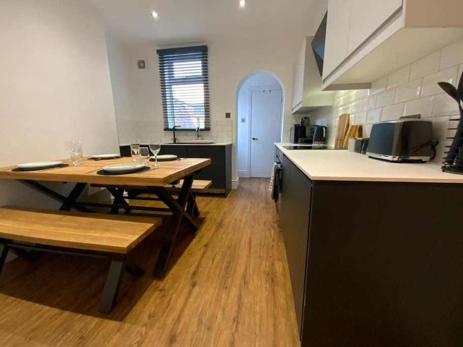 Centrally Located To The City Of Lincoln Exteriör bild