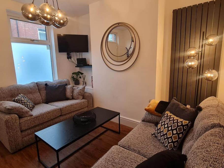 Centrally Located To The City Of Lincoln Exteriör bild