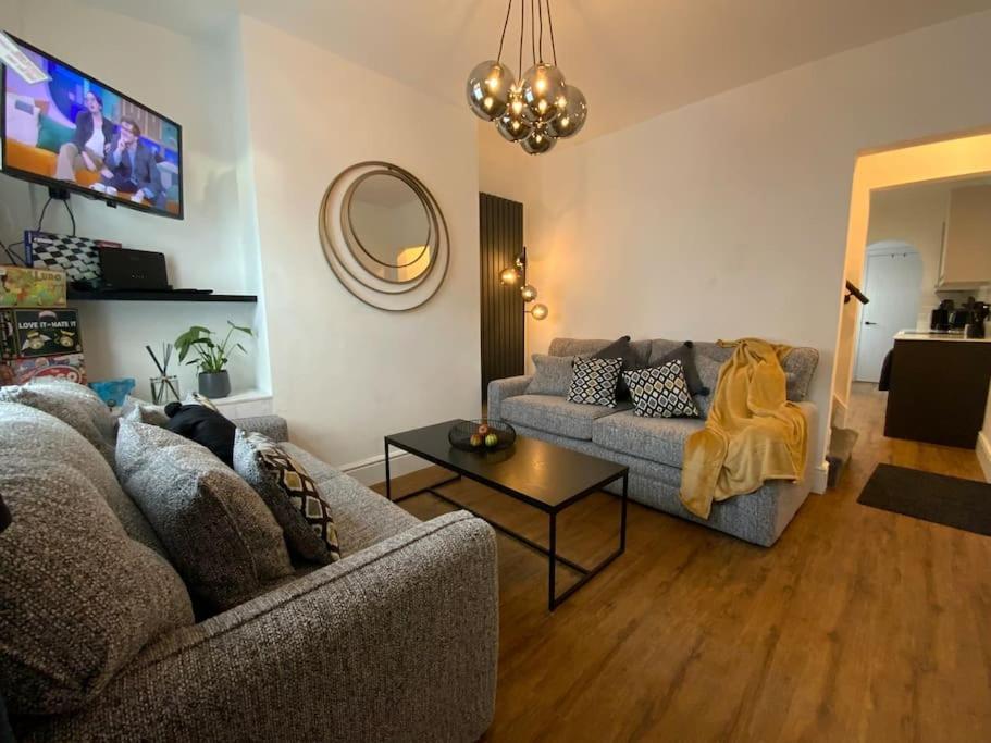 Centrally Located To The City Of Lincoln Exteriör bild
