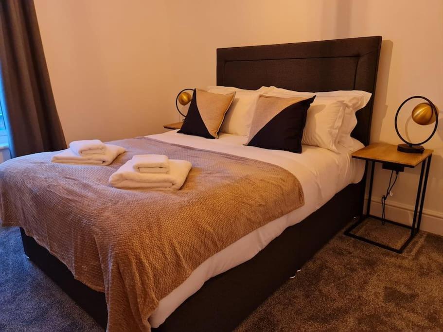 Centrally Located To The City Of Lincoln Exteriör bild