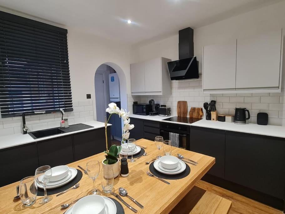 Centrally Located To The City Of Lincoln Exteriör bild
