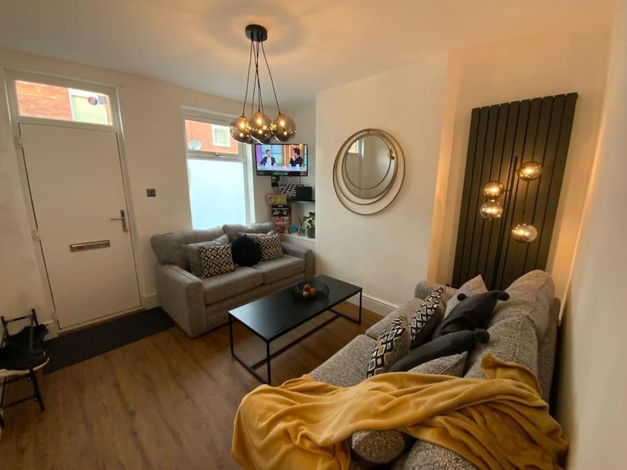 Centrally Located To The City Of Lincoln Exteriör bild