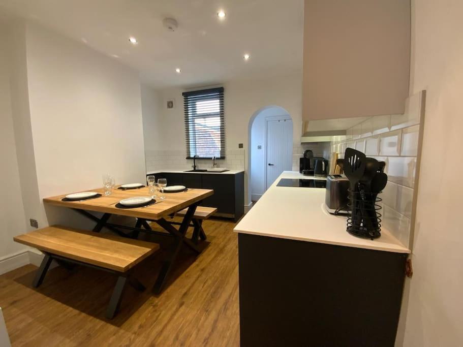 Centrally Located To The City Of Lincoln Exteriör bild